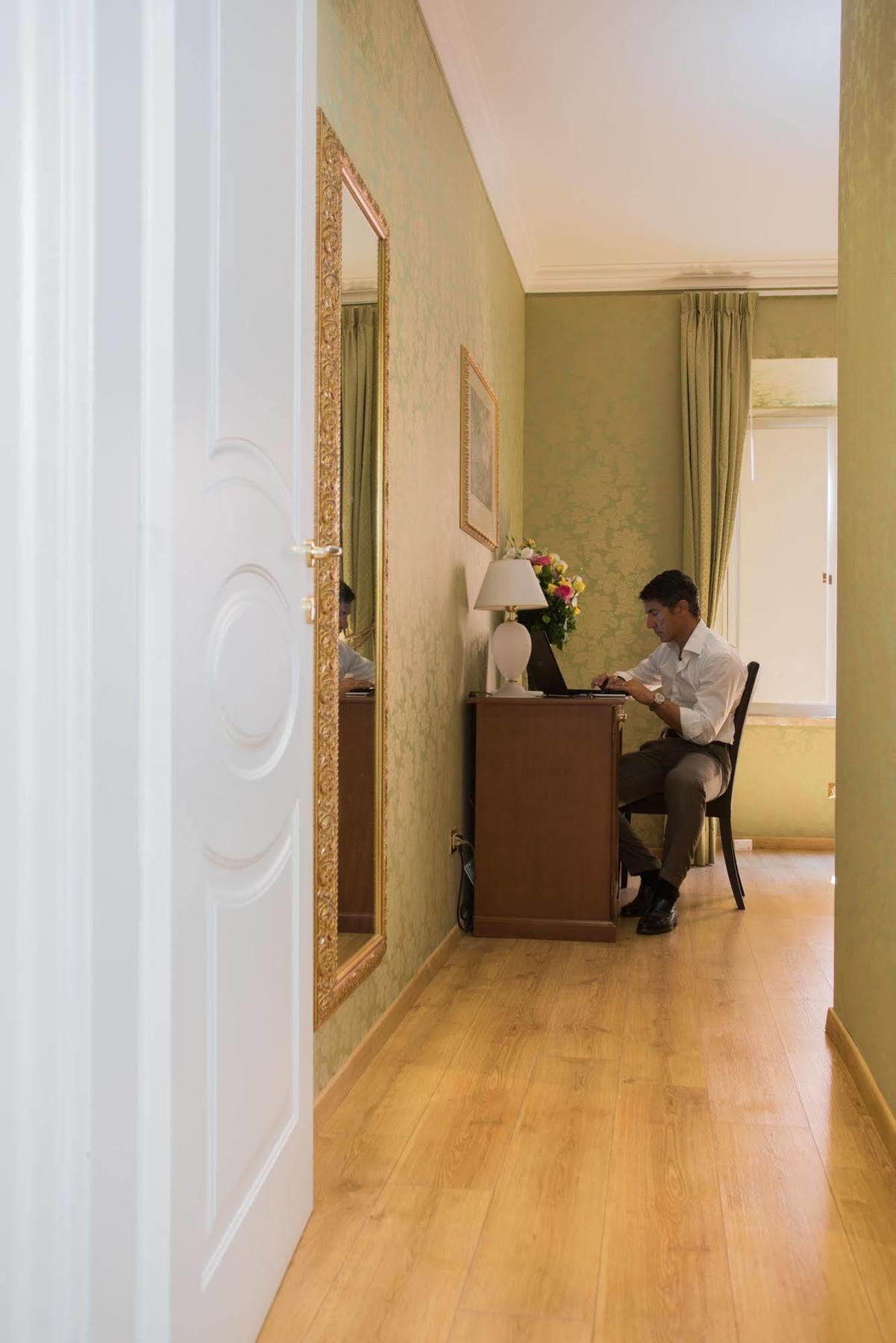 Bq House Trevi Luxury Rooms ローマ エクステリア 写真