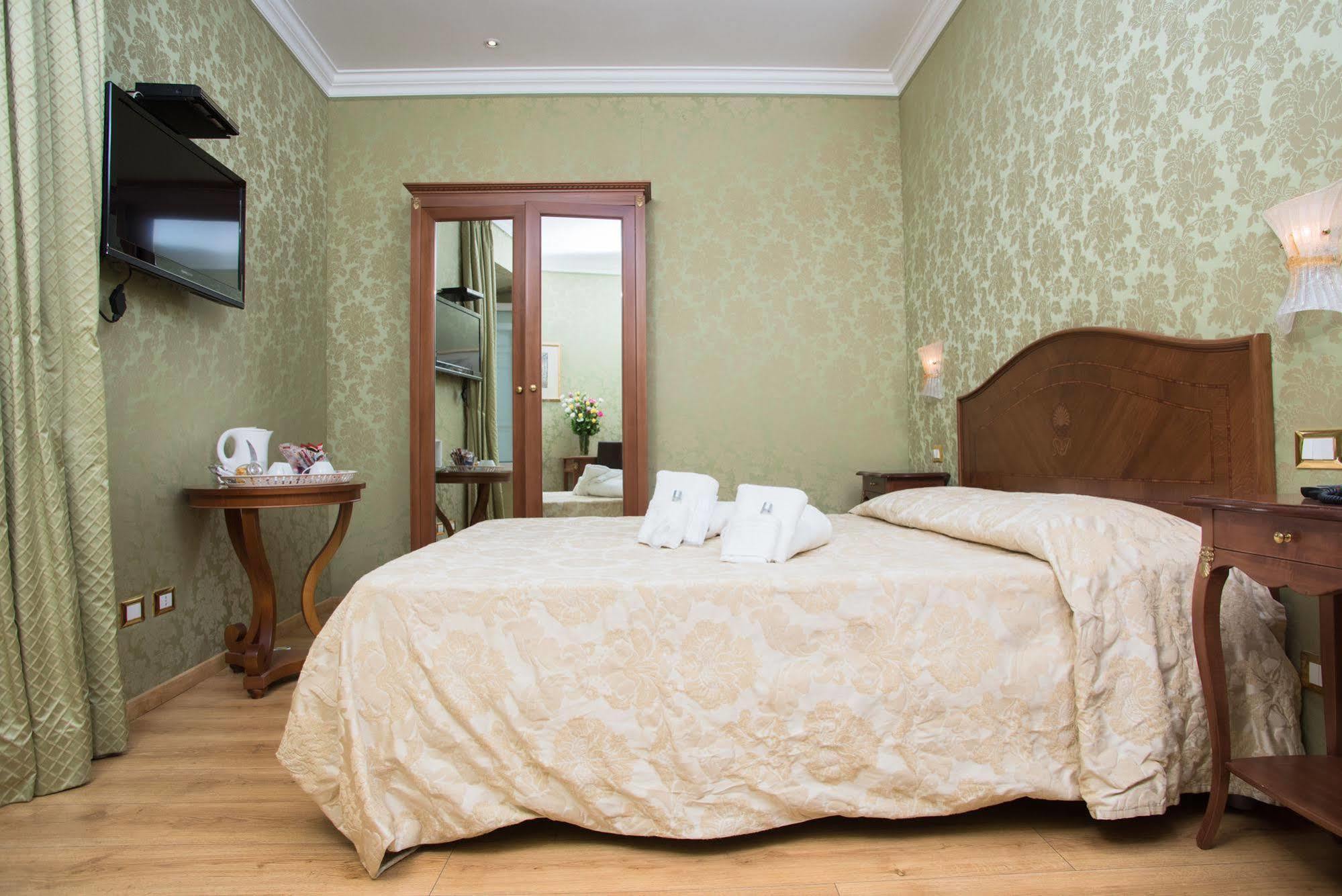 Bq House Trevi Luxury Rooms ローマ エクステリア 写真